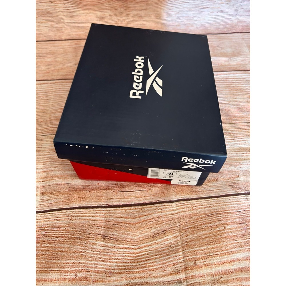 Boys Reebok - Picture 3 of 6